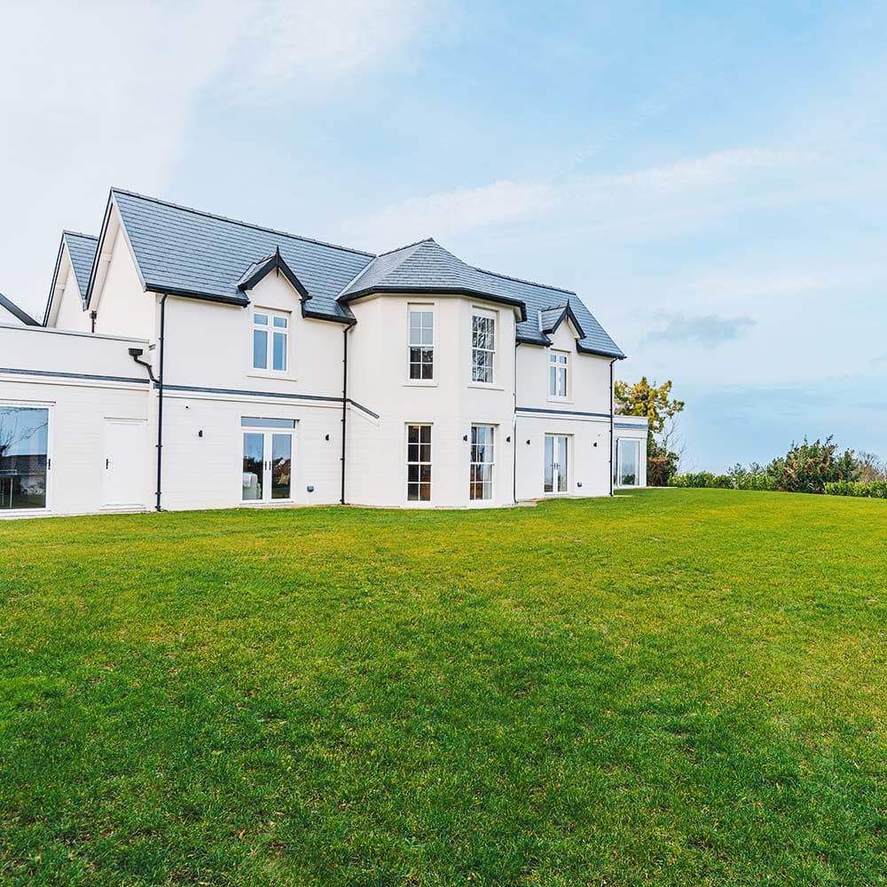 <strong>Luxury & Prestige Homes</stong>